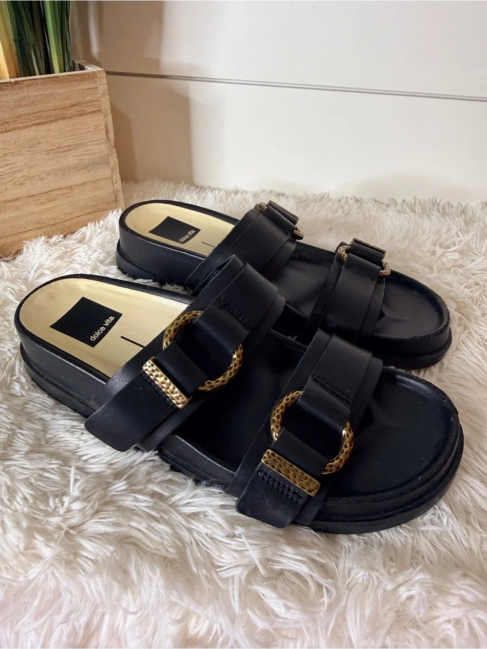 Dolce Vita Soya Leather Hammered Metal Chunky Strap Sandals Black Size 6.5